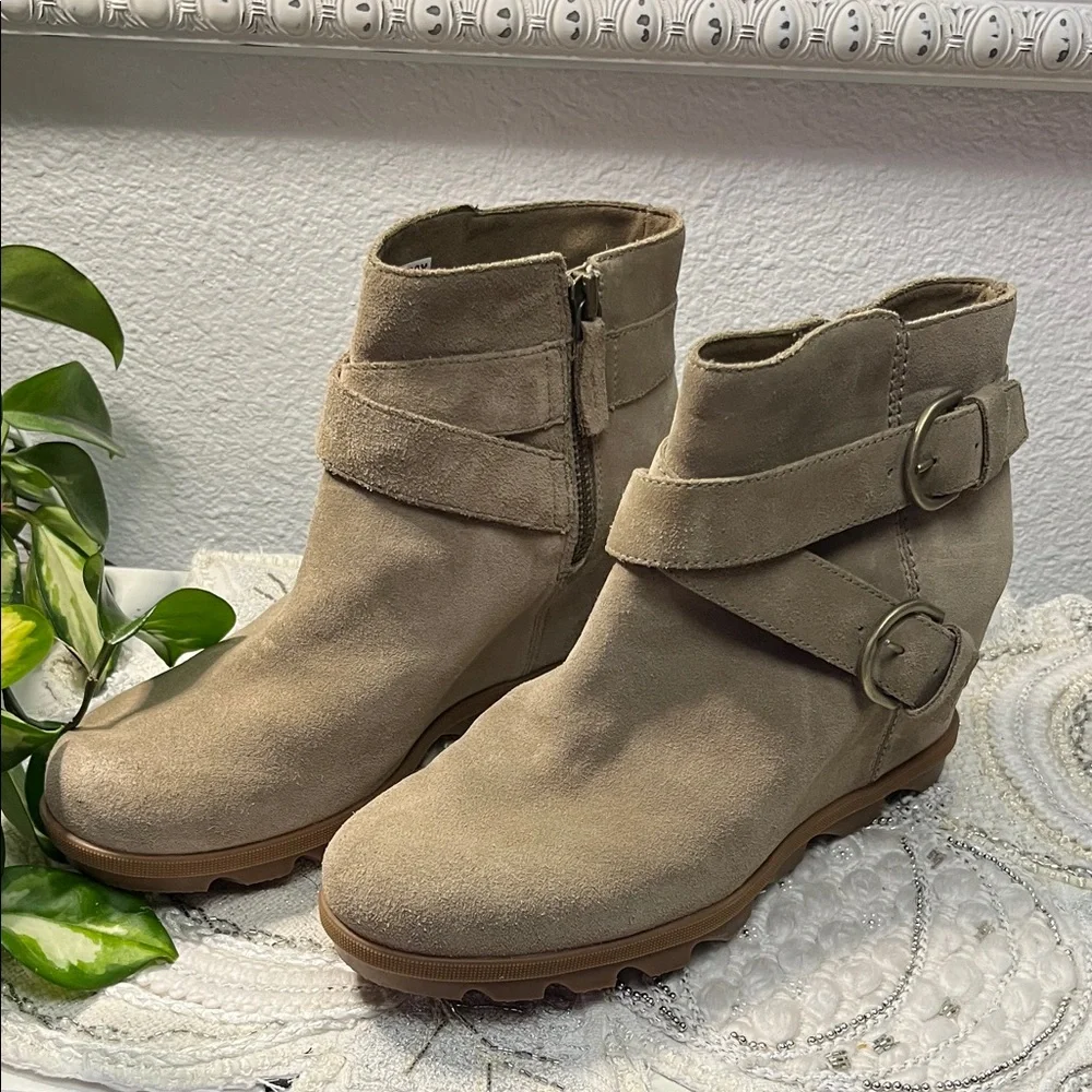 Sorel Women's Joan of Arctic Wedge II Buckle Boots - Khaki {Size 11}